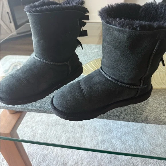 UGG® Bailey Bow II Boot - Big Kid - Black size 5Y - Picture 8 of 10